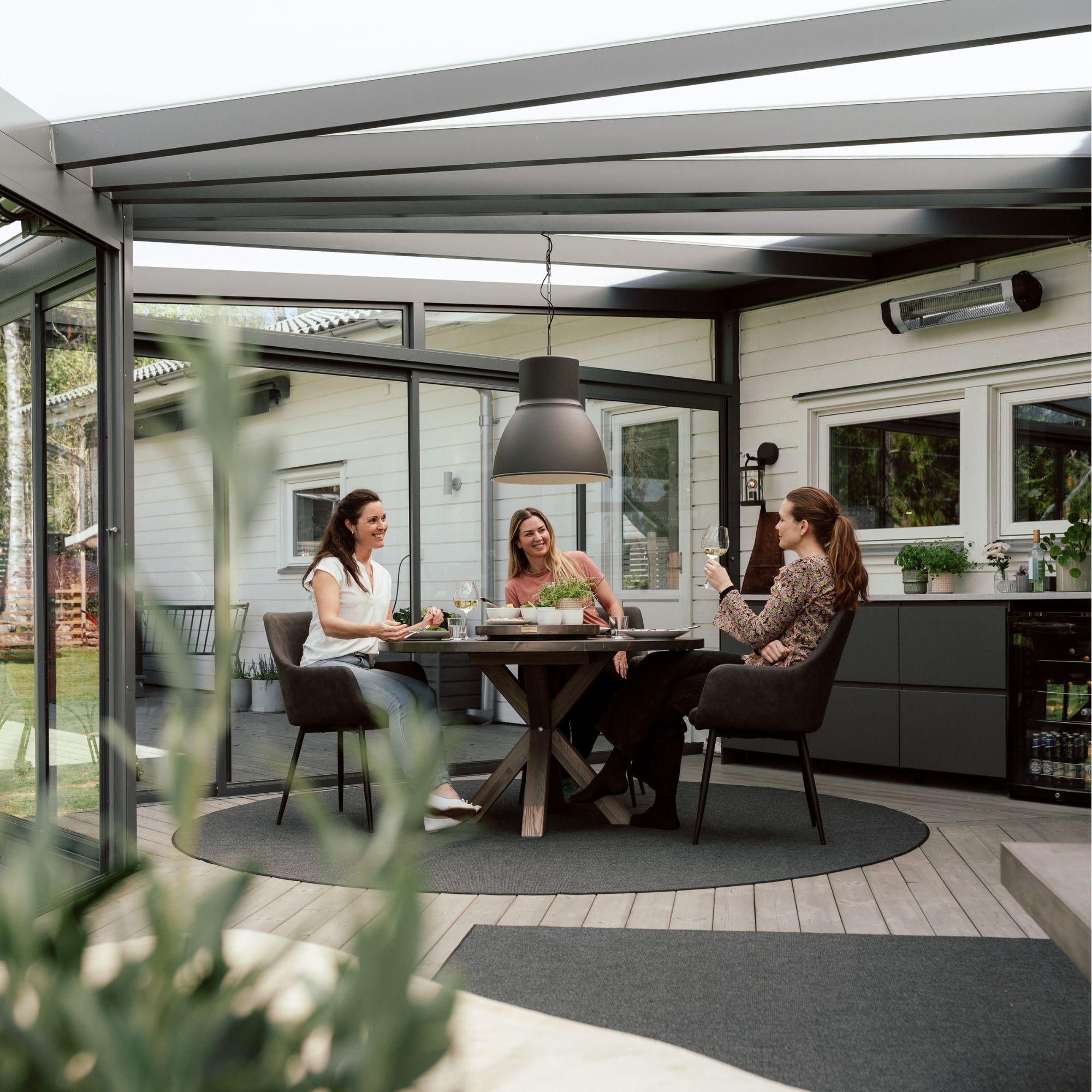 Ska du flytta snart? Inspireras av våra guider. Vi tillverkar stora och små matbord till alla hem.